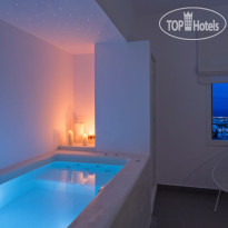 Loizos Jacuzzi в номере молодоженов