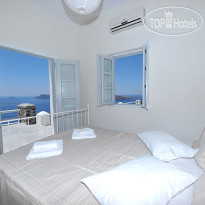 Oia Suites 