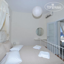 Oia Suites 