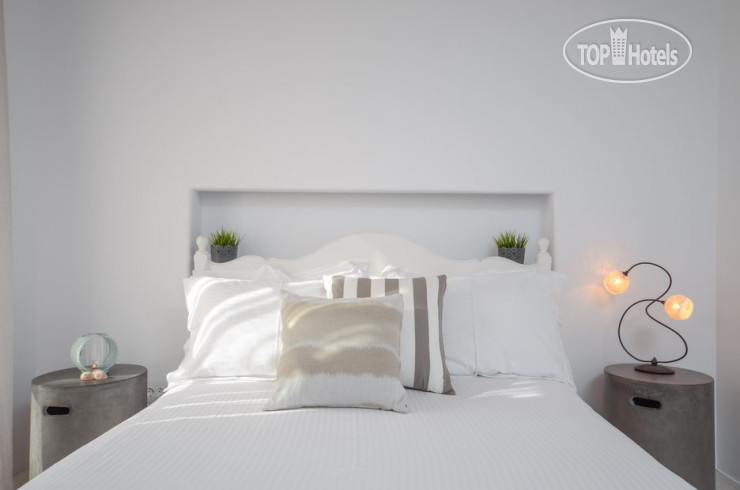 New photos from tourists Studios Thomais 