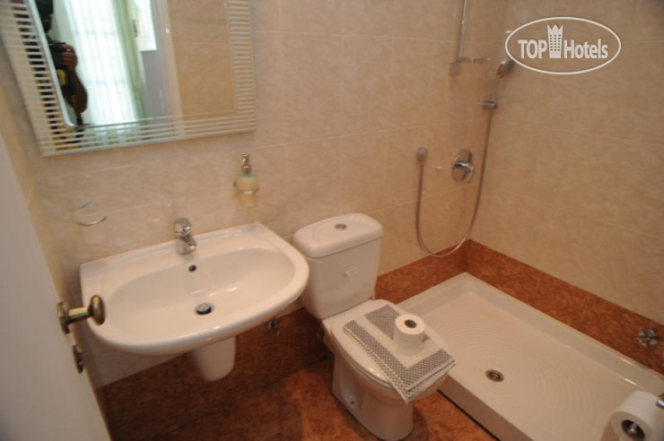 New photos from tourists Nikos Verikokos Studios 