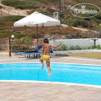 Paravatos Studios John & Mary 