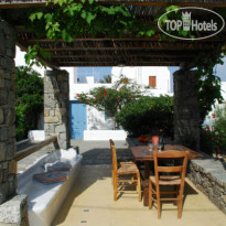 Andriani's Guest House 