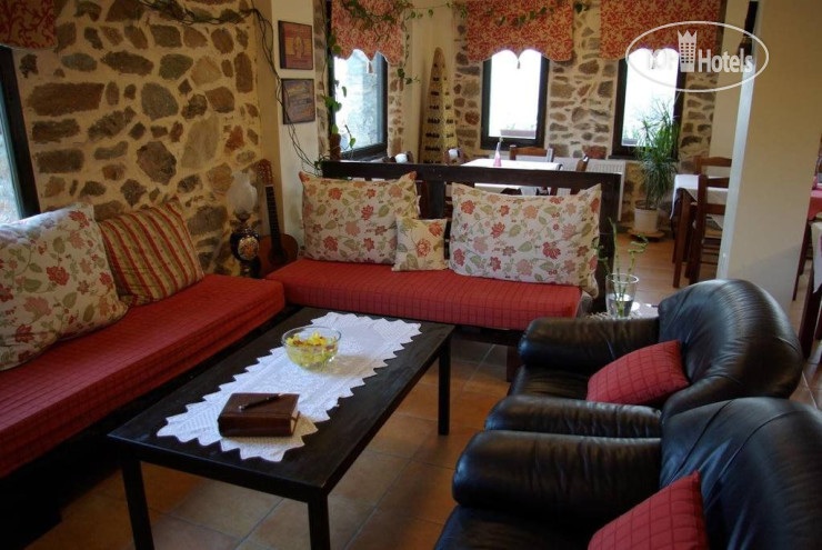 New photos from tourists Petrino Pentolvio 