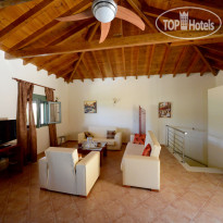 Aselinos Suites Отель