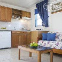 Zest xi beach Кухня в номере