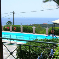 Nostos Studios & Apartments 