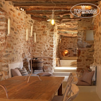 Themonies Luxury Suites 