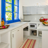 Efi's Rooms & Studios 