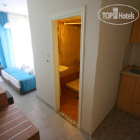 Leonidas Studio Apartments 