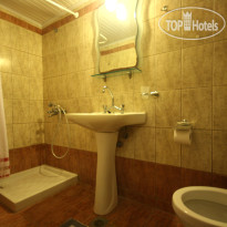 Leonidas Studio Apartments 