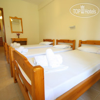 Leonidas Studio Apartments 