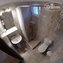 Akrotiri Hotel