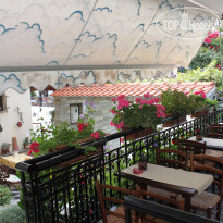 Akrotiri Hotel