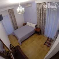 Akrotiri Hotel