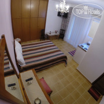 Akrotiri Hotel