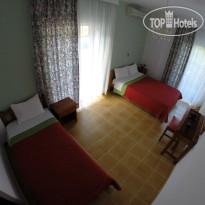 Akrotiri Hotel
