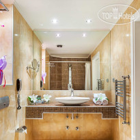 Elinotel Apolamare FAMILY SUITE, A BATHROOM