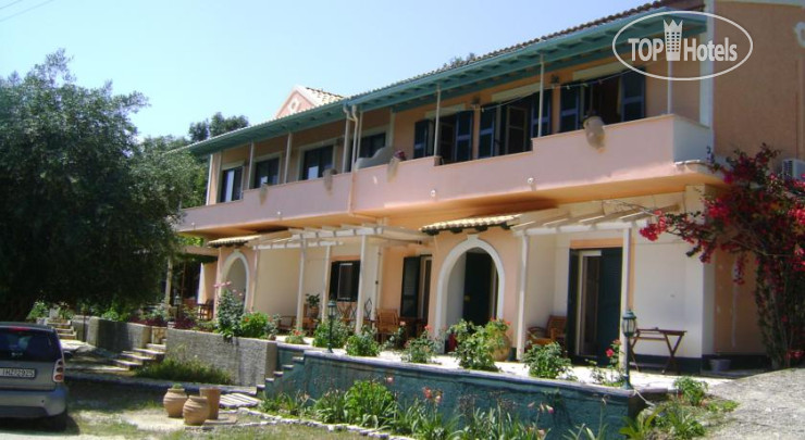 Byronas Apartments