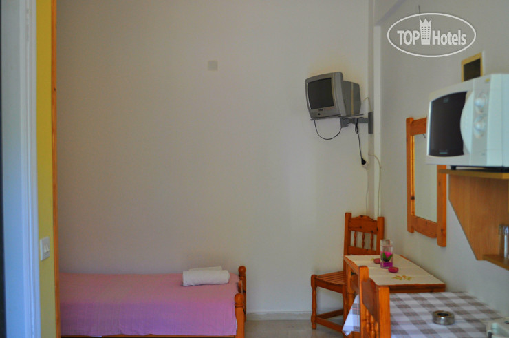 New photos from tourists Makis & Bill Apartments 