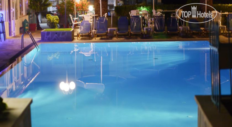 New photos from tourists Tria Adelphia 