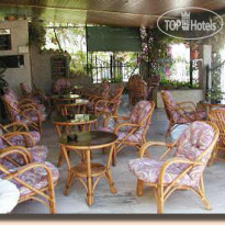 Harrys Bar & Apartments 