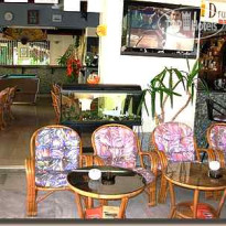 Harrys Bar & Apartments 