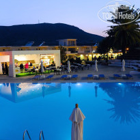 Ellia Hotel Бассейн