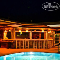 Caesar's Gardens Бар у бассейна