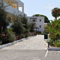 Matina Pefkos Aparthotel