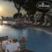 Amus Hotel & Spa Бассейн (внизу) вечером