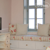 Four Seasons Hydra Luxury Suites