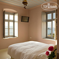 Four Seasons Hydra Luxury Suites