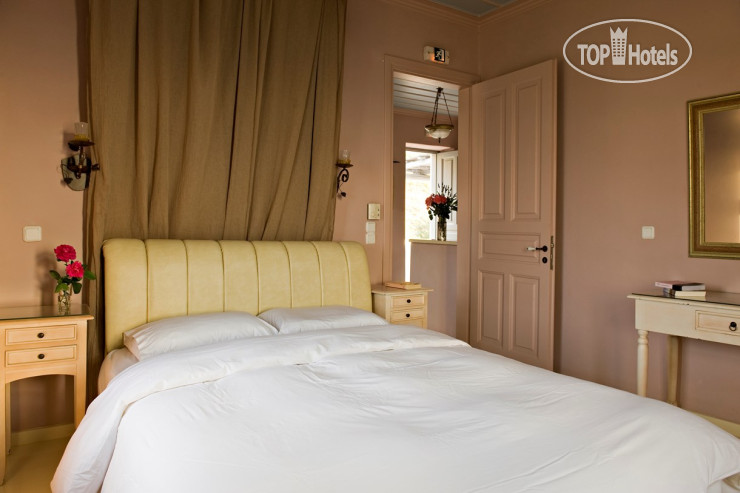 Four Seasons Hydra Luxury Suites