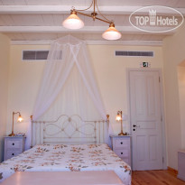 Four Seasons Hydra Luxury Suites