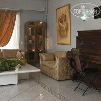 Triton Hotel Piraeus