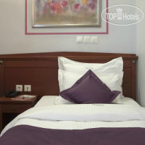 Triton Hotel Piraeus