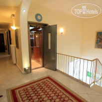 Triton Hotel Piraeus