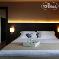 Theta Hotel 
