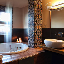 Theta Hotel