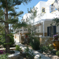 Lilly's Island Hotel & Villas 