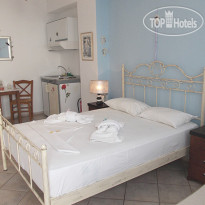 Manos Apartments