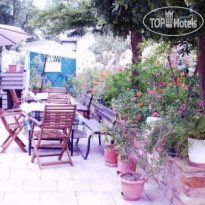 Topakas House