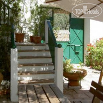 Topakas House