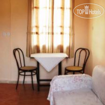 Topakas House