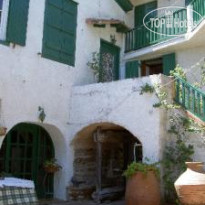 Topakas House