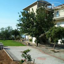 Alonia Studios & Apartments