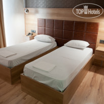 Metropolis Hotel