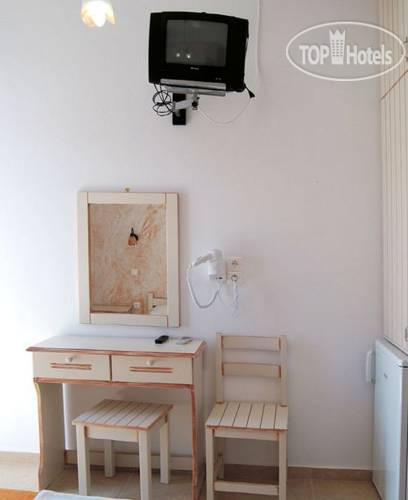 New photos from tourists Melissa Chora 