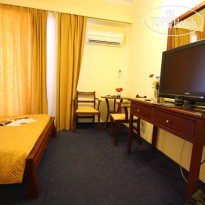 Xenia Hotel Drama